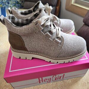 Corkys Campfire Boots – Sand Knit Lug-Sole Booties